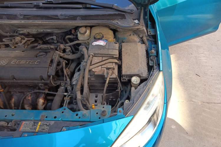 Used Buick GT 2012 XT 1.6L Automatic Fashion Edition Engine Bay Left