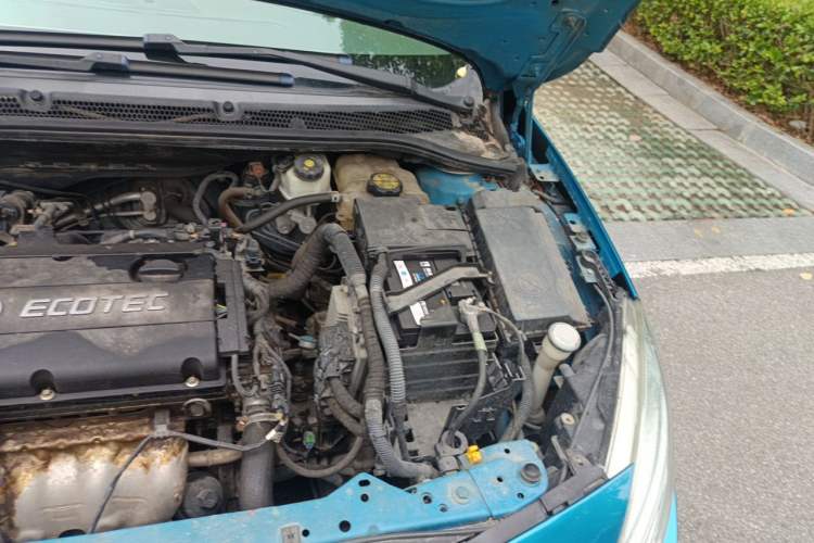 Used Buick GT 2012 XT 1.6L Manual Entry-Level Model Engine Bay Left