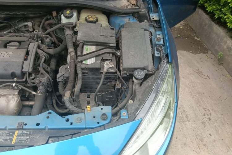 Used Buick GT 2012 XT 1.6L Manual Comfort Edition Engine Bay Left