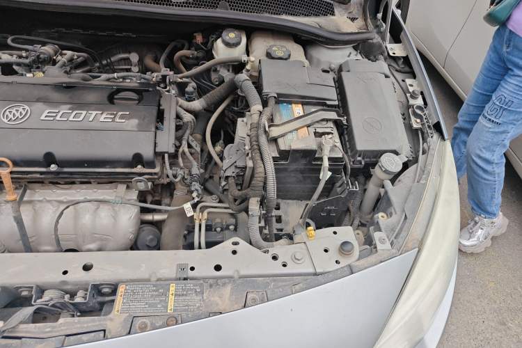 Used Buick GT 2012 XT 1.6L Automatic Fashion Edition Engine Bay Left