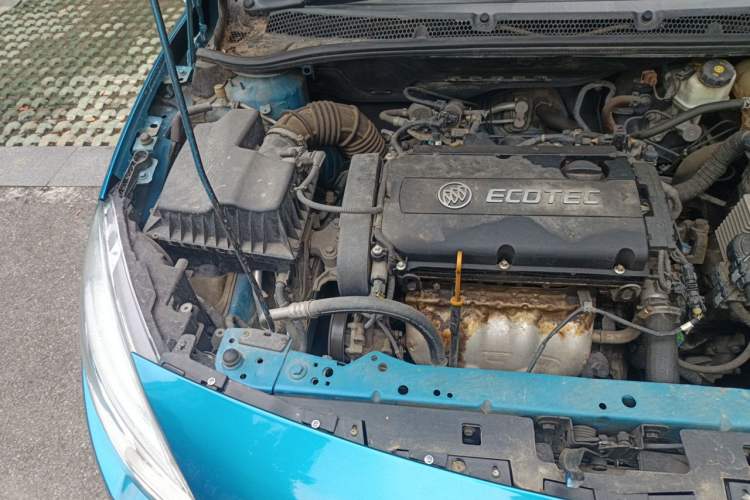 Used Buick GT 2012 XT 1.6L Manual Entry-Level Model Engine Bay Right