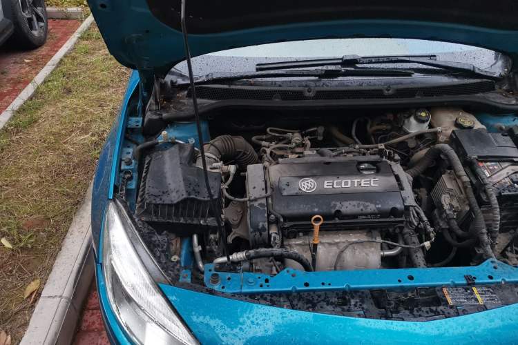 Used Buick GT 2012 XT 1.6L Manual Comfort Edition Engine Bay Right