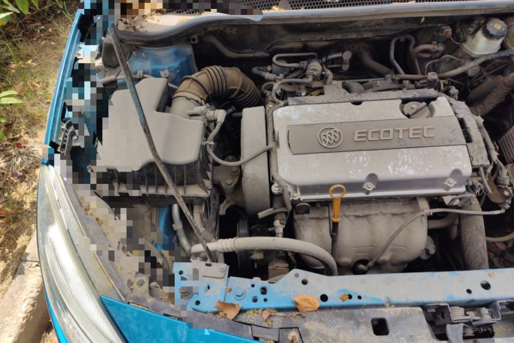 Used Buick GT 2012 XT 1.6L Manual Entry-Level Model Engine Bay Right