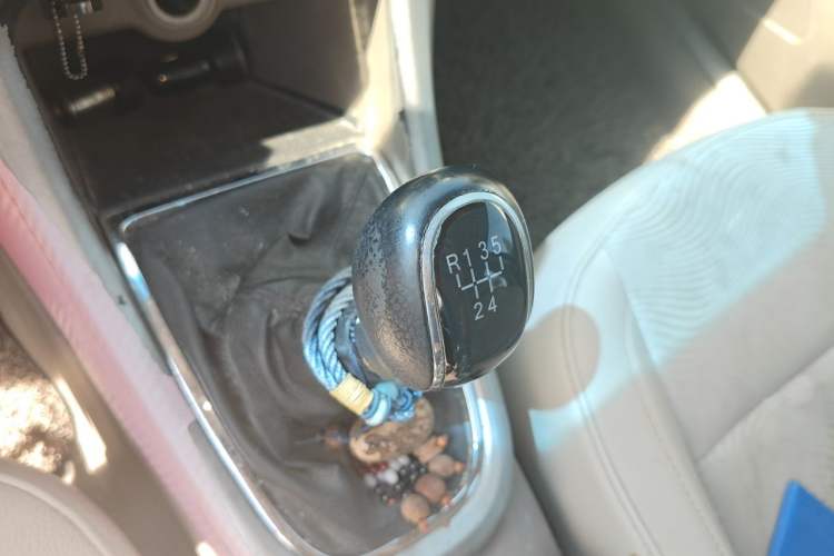Used Buick GT 2012 GT 1.6L Manual Entry-Level Model Gear Lever