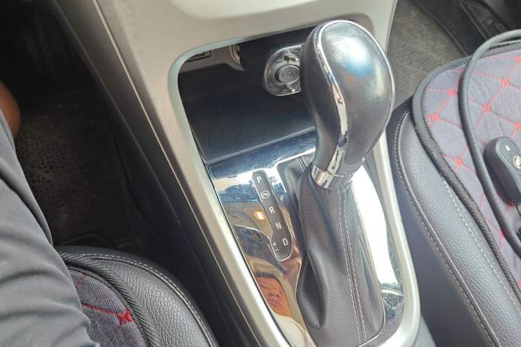 Used Buick GT 2012 XT 1.6L Automatic Fashion Edition Gear Lever
