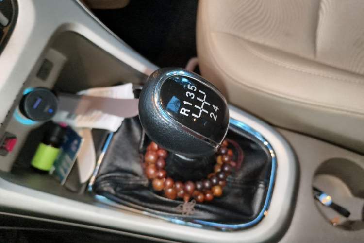 Used Buick GT 2012 GT 1.6L Manual Entry-Level Model Gear Lever