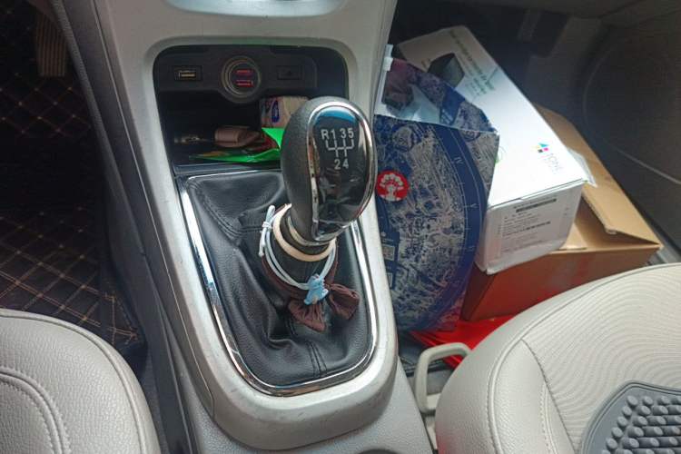 Used Buick GT 2012 XT 1.6L Manual Entry-Level Model Gear Lever