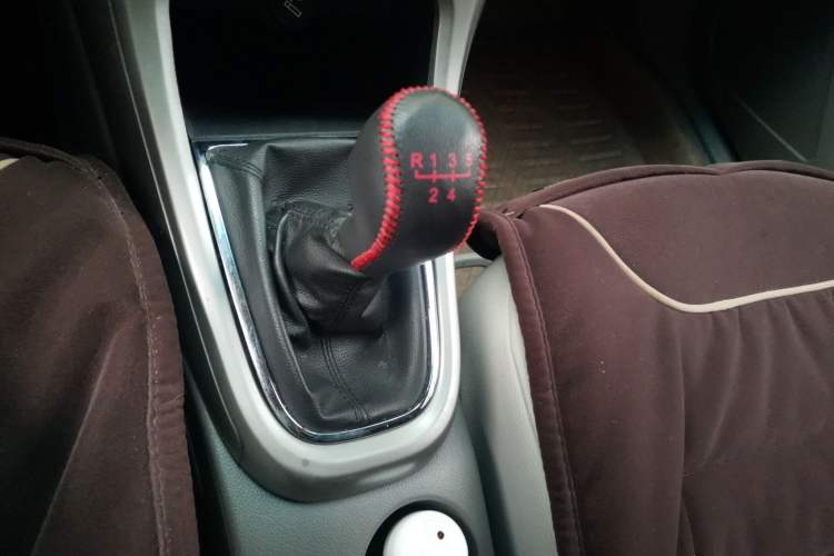 Used Buick GT 2012 XT 1.6L Manual Comfort Edition Gear Lever