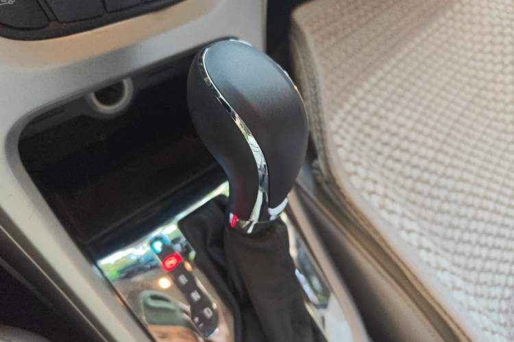 Used Buick GT 2012 XT 1.6L Automatic Fashion Edition Gear Lever