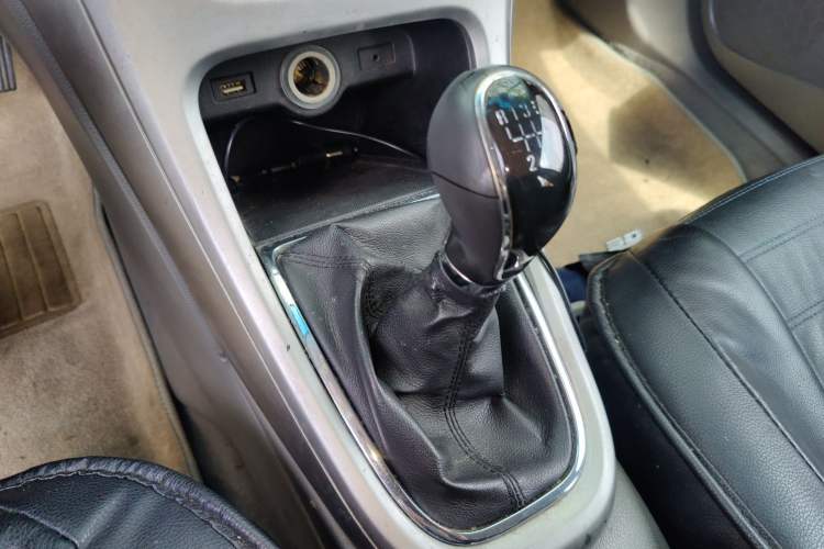 Used Buick GT 2012 XT 1.6L Manual Entry-Level Model Gear Lever