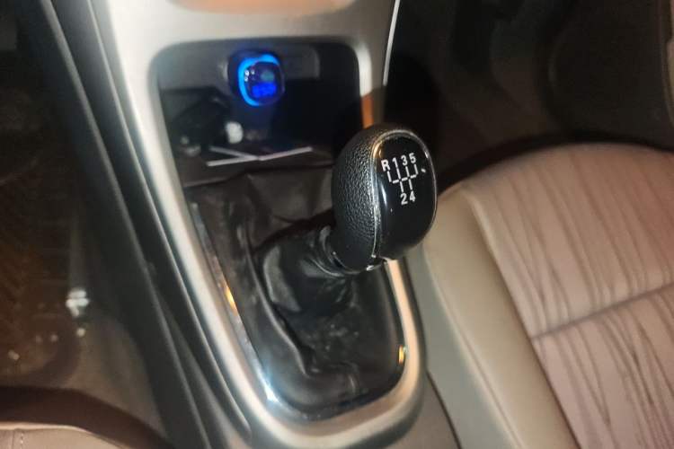 Used Buick GT 2012 XT 1.6L Manual Comfort Edition Gear Lever