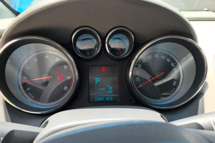 Used Buick GT 2012 XT 1.6L Automatic Fashion Edition Instrument Cluster
