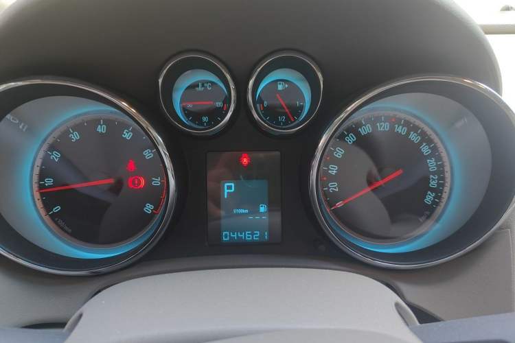Used Buick GT 2012 GT 1.8L Automatic Fashionable Leather Edition Instrument Cluster
