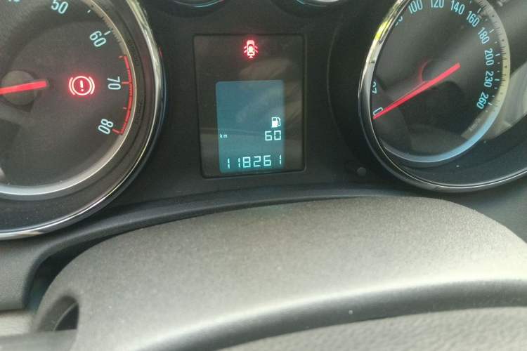 Used Buick GT 2012 XT 1.6L Manual Comfort Edition Odometer Close Up