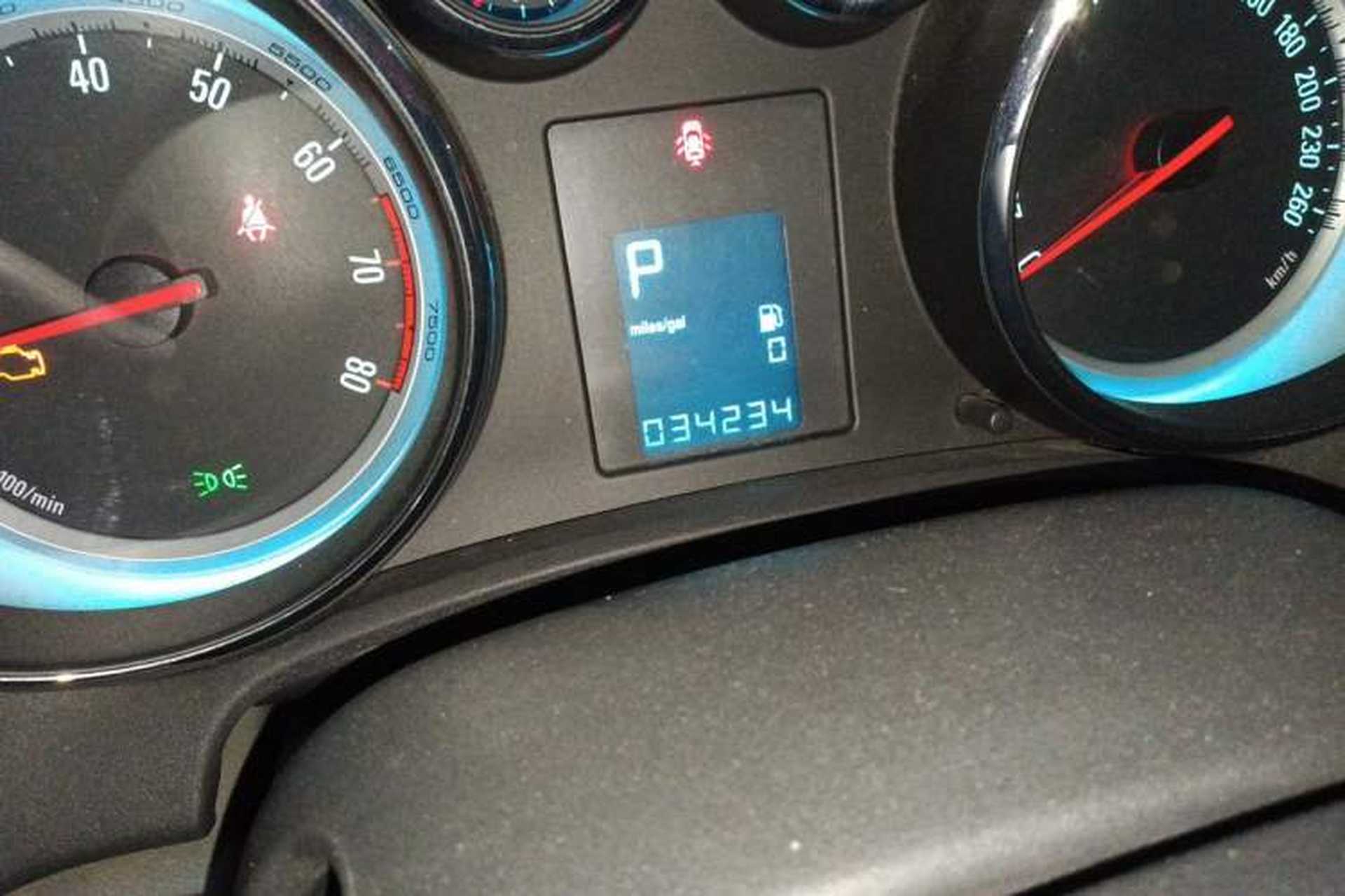 Used Buick GT 2012 XT 1.6L Automatic Fashion Edition Odometer Close Up
