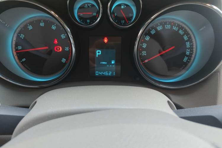Used Buick GT 2012 GT 1.8L Automatic Fashionable Leather Edition Odometer Close Up