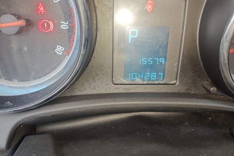 Used Buick GT 2012 XT 1.6L Automatic Fashion Edition Odometer Close Up