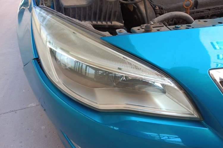 Used Buick GT 2012 XT 1.6L Automatic Fashion Edition Right Front Headlight