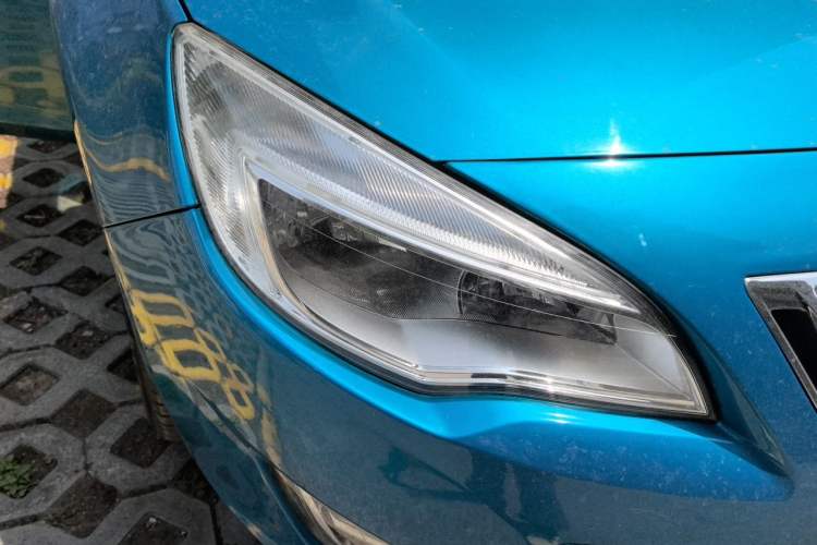 Used Buick GT 2012 XT 1.6L Automatic Fashion Edition Right Front Headlight