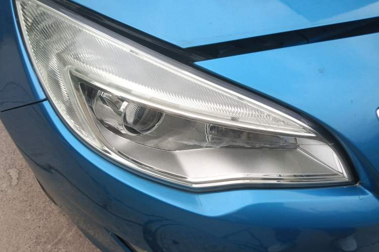 Used Buick GT 2012 XT 1.6L Manual Comfort Edition Right Front Headlight