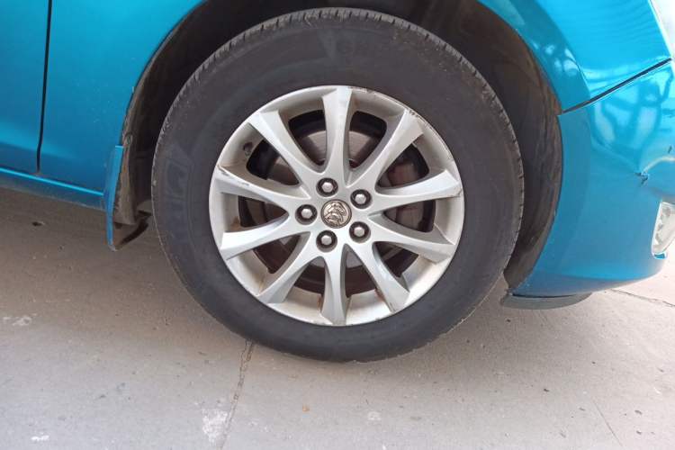 Used Buick GT 2012 XT 1.6L Automatic Fashion Edition Right Front Wheel Hub