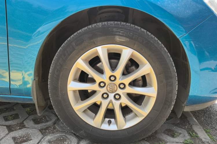 Used Buick GT 2012 XT 1.6L Automatic Fashion Edition Right Front Wheel Hub