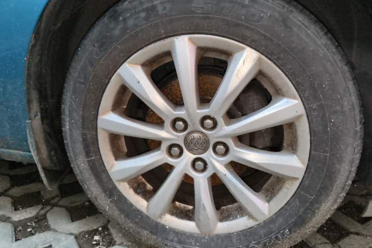 Used Buick GT 2012 GT 1.6L Manual Entry-Level Model Right Front Wheel Hub