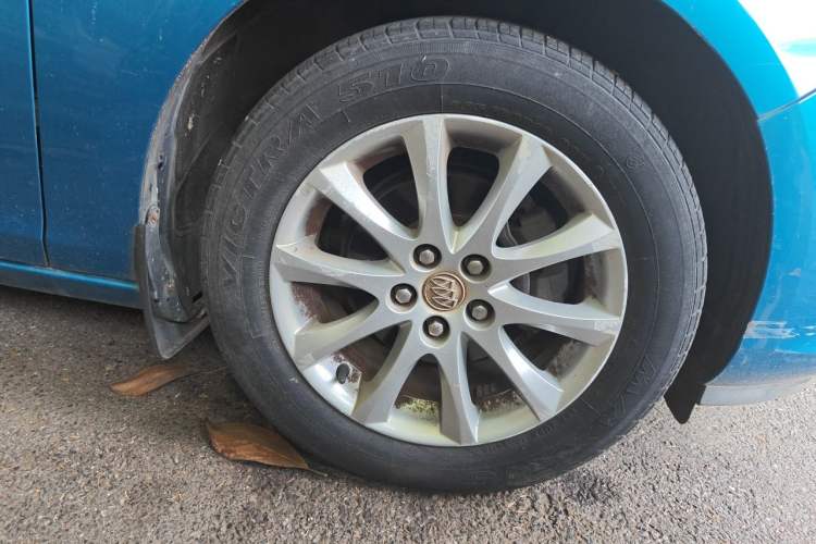 Used Buick GT 2012 XT 1.6L Automatic Fashion Edition Right Front Wheel Hub