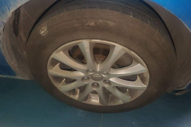 Used Buick GT 2012 XT 1.6L Manual Comfort Edition Right Front Wheel Hub