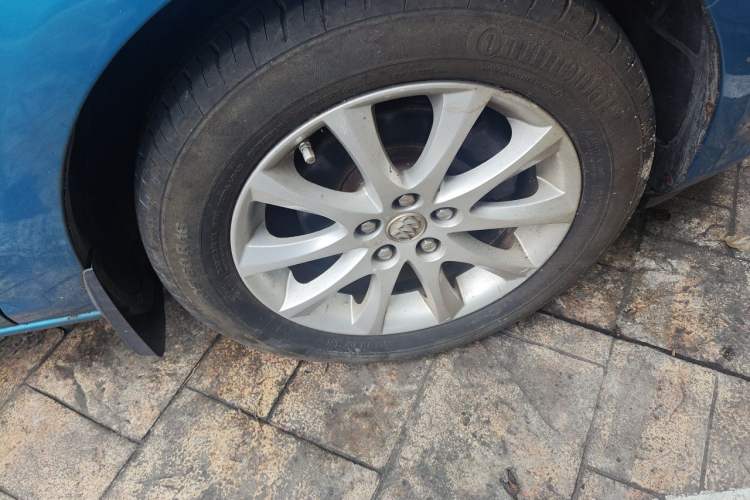 Used Buick GT 2012 XT 1.6L Automatic Fashion Edition Right Front Wheel Hub