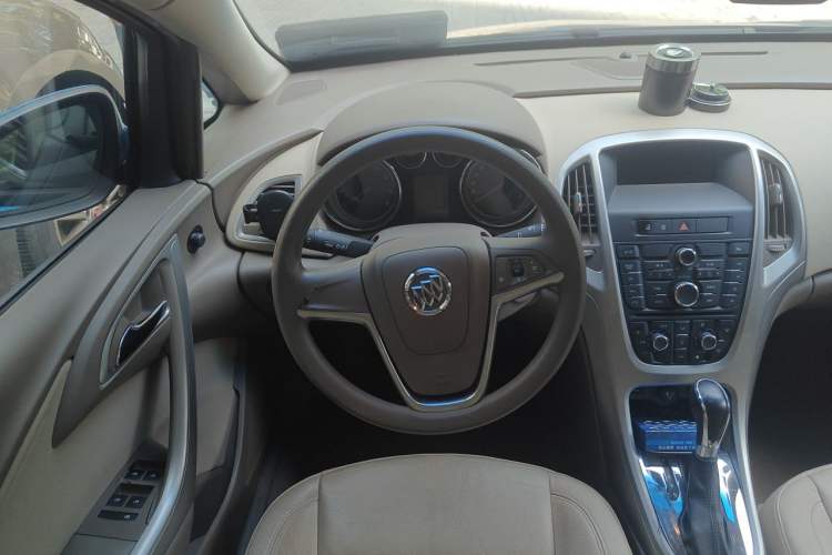 Used Buick GT 2012 GT 1.8L Automatic Fashionable Leather Edition Steering Wheel