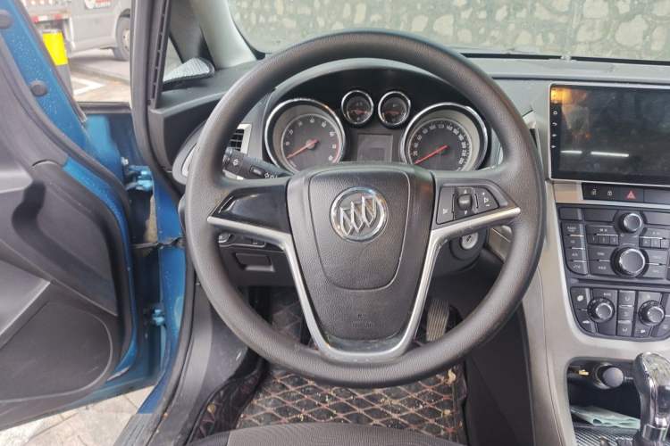 Used Buick GT 2012 XT 1.6L Automatic Fashion Edition Steering Wheel