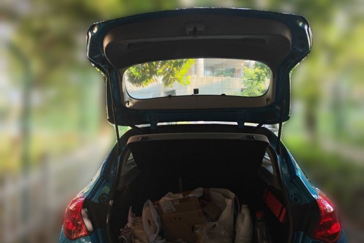 Used Buick GT 2012 XT 1.6L Automatic Fashion Edition Trunk