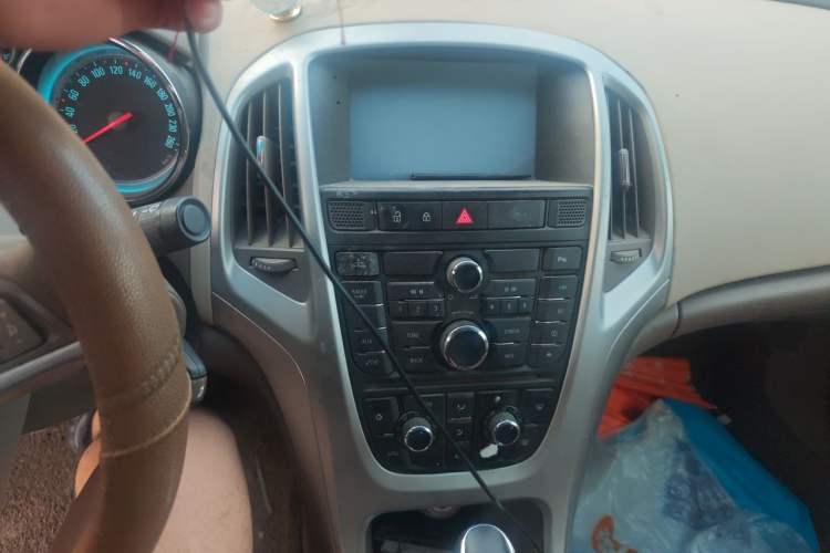 Used Buick GT 2012 GT 1.6L Automatic Fashion Edition Audio And AC Panel