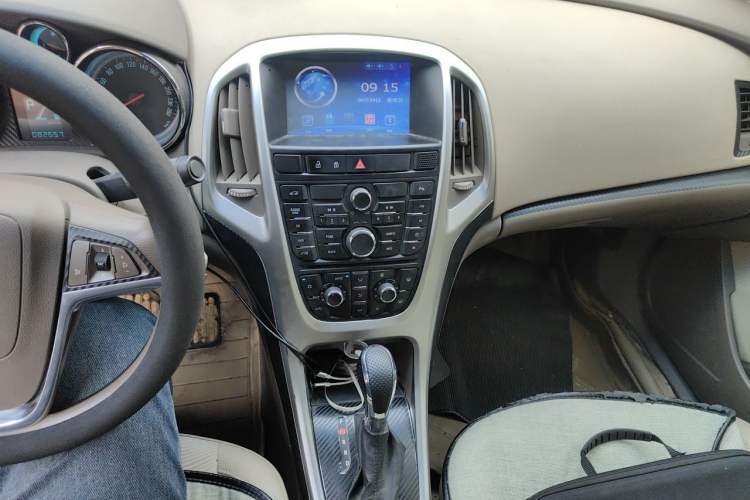 Used Buick GT 2012 GT 1.6L Automatic Fashion Edition Audio And AC Panel