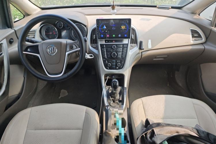 Used Buick GT 2012 GT 1.6L Manual Entry-Level Model Center Console