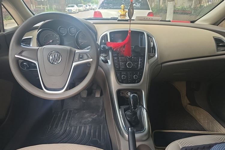 Used Buick GT 2012 GT 1.6L Manual Comfort Edition Center Console