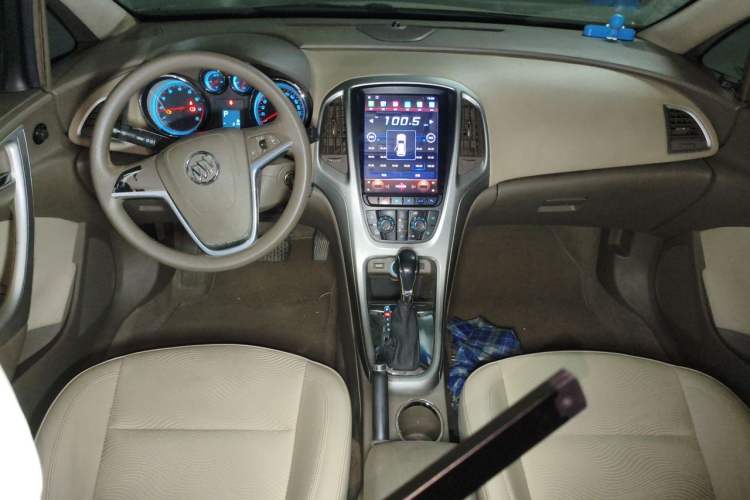 Used Buick GT 2012 GT 1.6L Automatic Fashion Edition Center Console