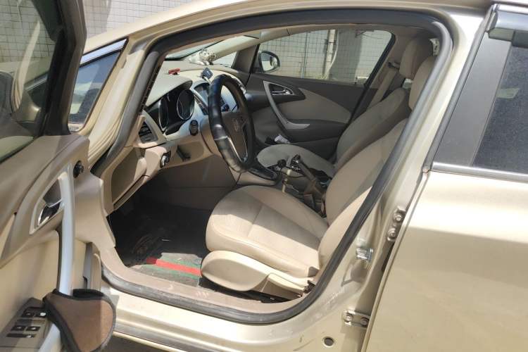 Used Buick GT 2012 GT 1.6L Automatic Fashion Edition Driver Seat