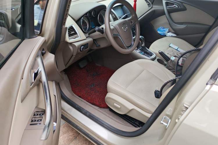 Used Buick GT 2012 GT 1.6L Automatic Fashion Edition Driver Seat