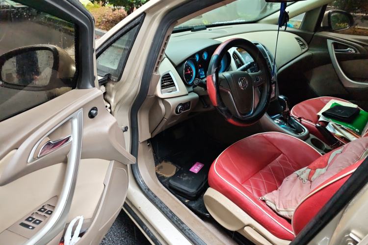 Used Buick GT 2012 GT 1.6L Automatic Fashion Edition Driver Seat