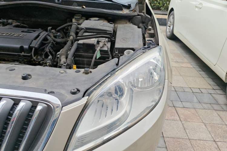 Used Buick GT 2012 GT 1.6L Automatic Fashion Edition Engine Bay Left