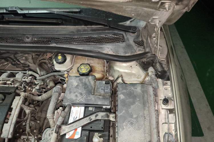 Used Buick GT 2012 GT 1.6L Automatic Fashion Edition Engine Bay Left