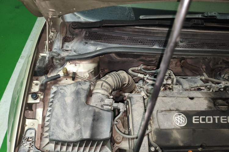 Used Buick GT 2012 GT 1.6L Automatic Fashion Edition Engine Bay Right