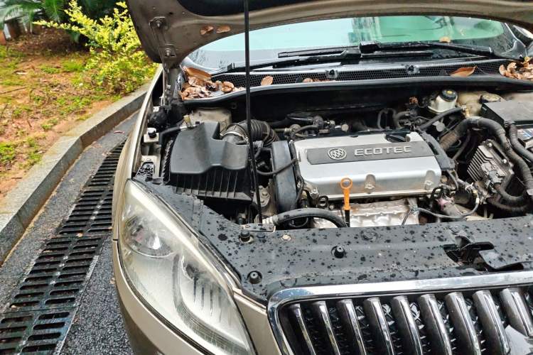 Used Buick GT 2012 GT 1.6L Automatic Fashion Edition Engine Bay Right