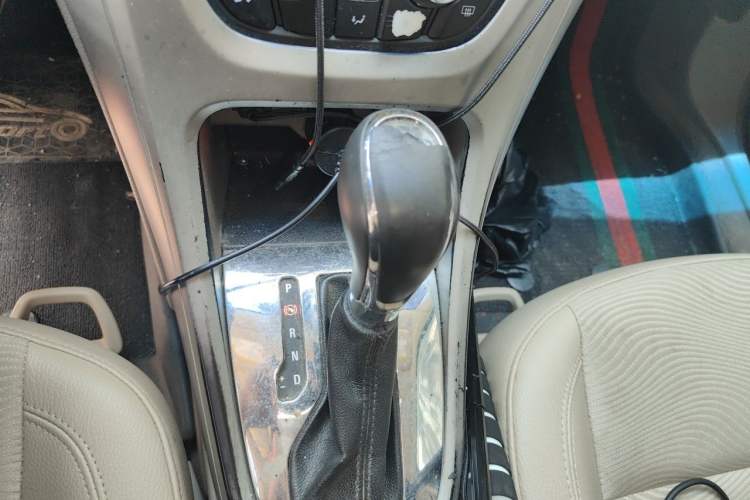 Used Buick GT 2012 GT 1.6L Automatic Fashion Edition Gear Lever