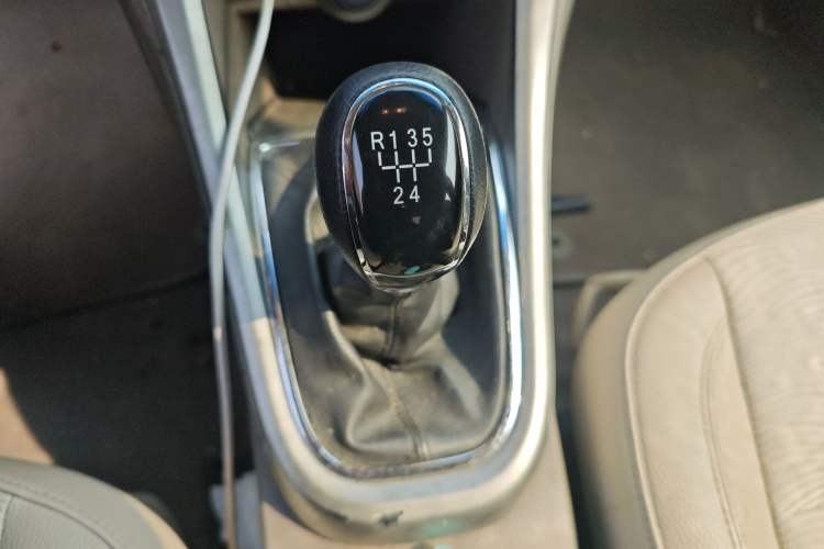 Used Buick GT 2012 GT 1.6L Manual Entry-Level Model Gear Lever