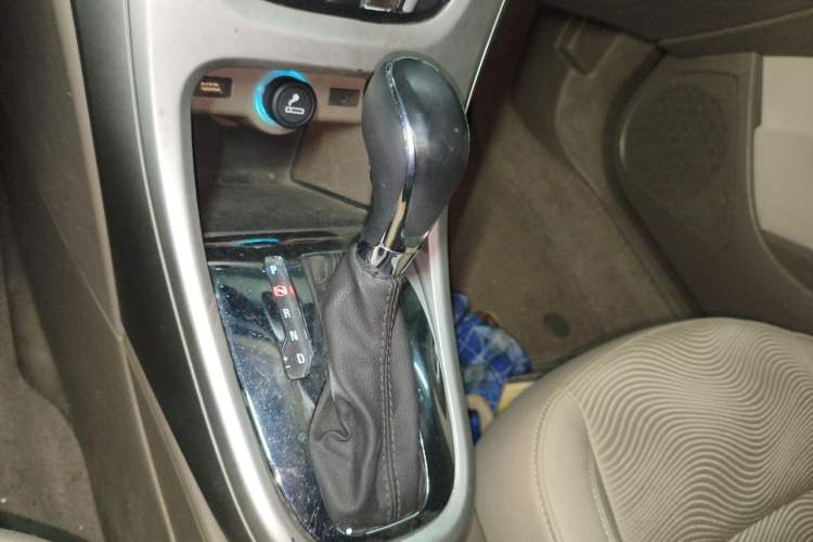Used Buick GT 2012 GT 1.6L Automatic Fashion Edition Gear Lever