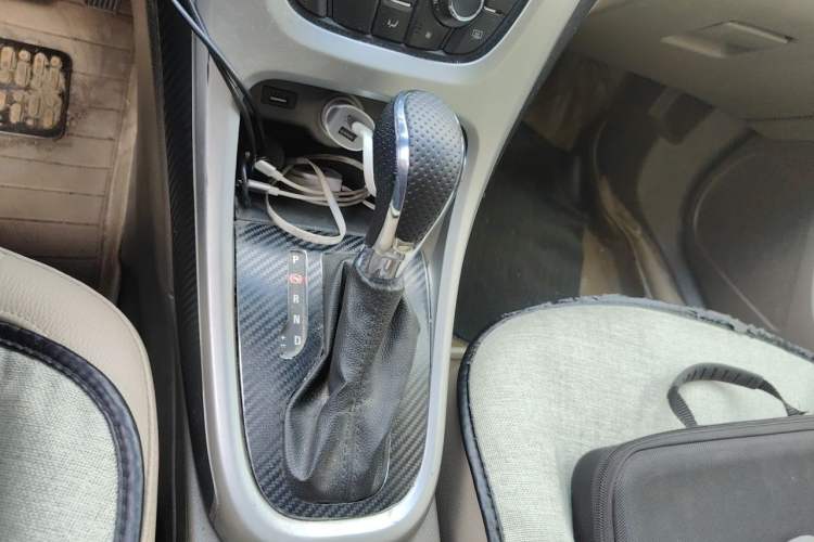 Used Buick GT 2012 GT 1.6L Automatic Fashion Edition Gear Lever