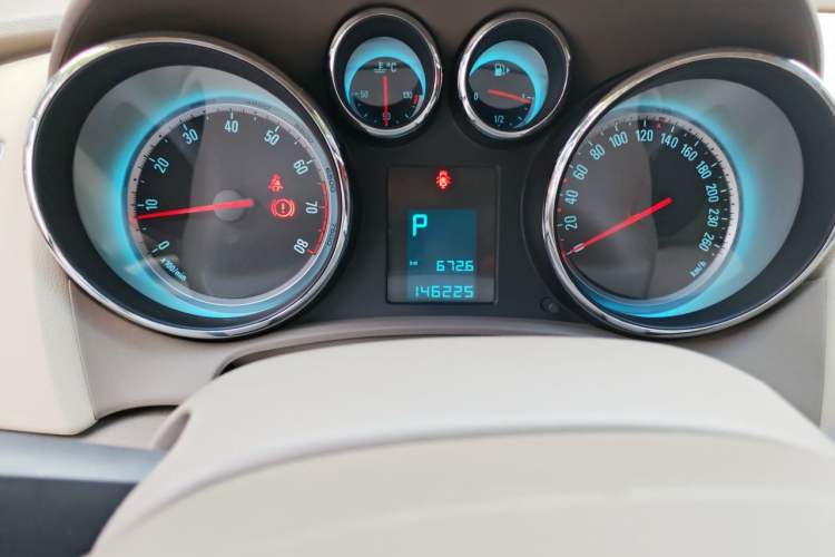 Used Buick GT 2012 GT 1.6L Automatic Fashion Edition Odometer Close Up